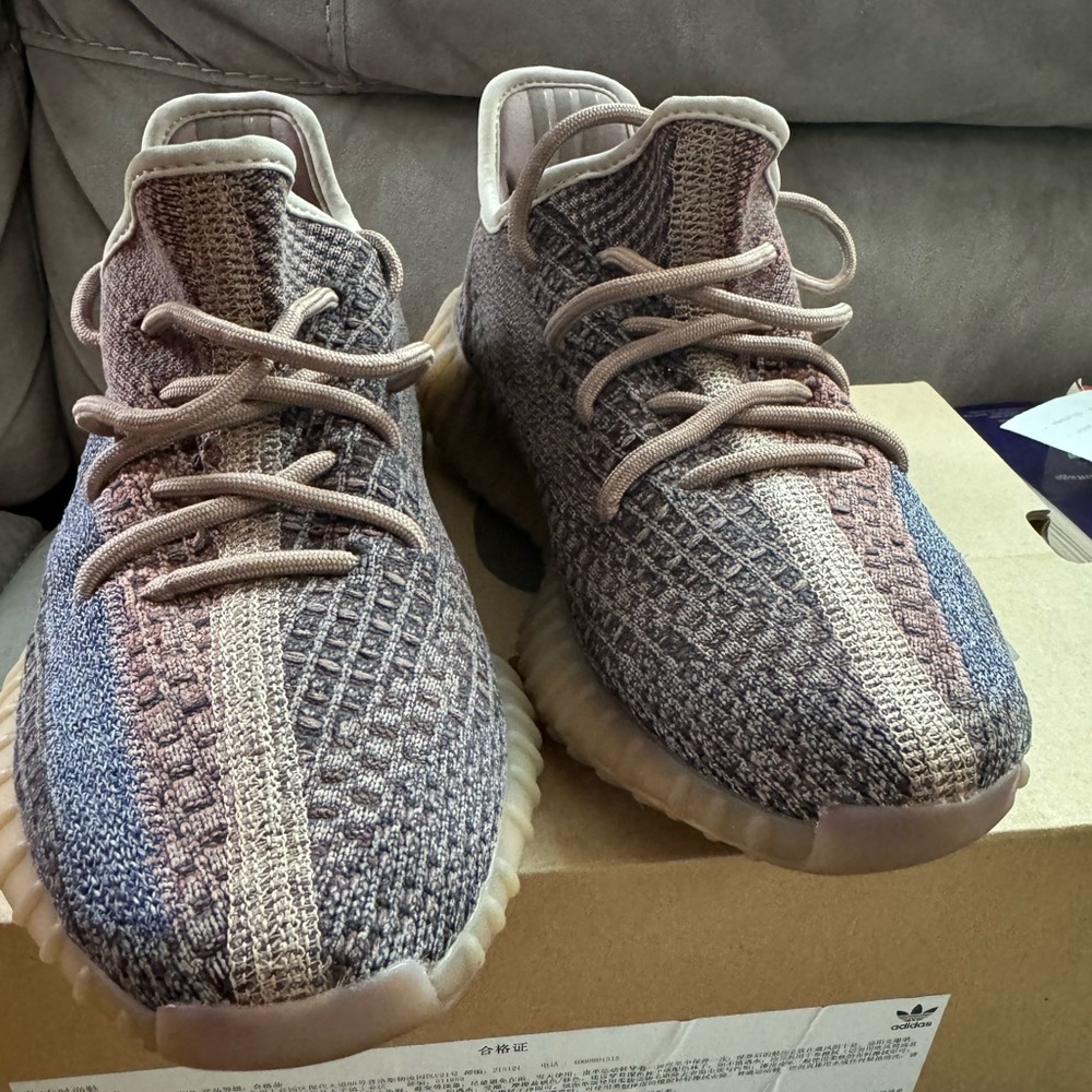 Yeezy Boost 350 fade men’s size 6 (women’s 7-7.5)